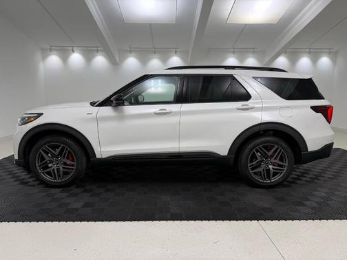Star White 2026 Ford Explorer ST-Line
