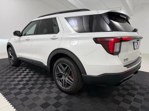 Star White 2026 Ford Explorer ST-Line