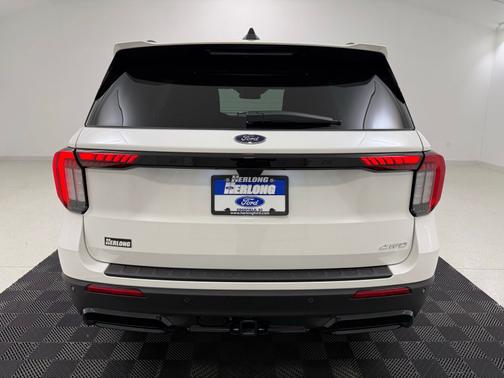 Star White Metallic Tri-Coat 2026 Ford Explorer ST-Line
