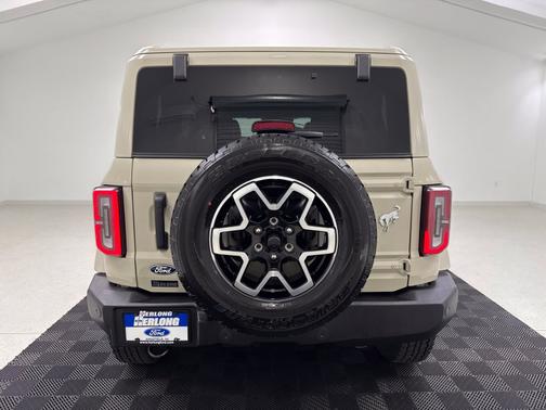 Desert Sand 2026 Ford Bronco Base