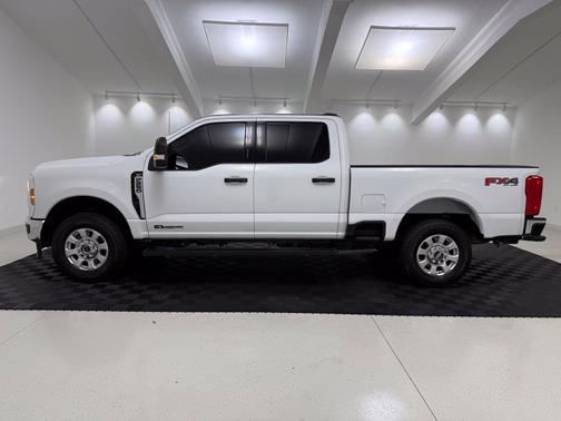 Oxford White 2024 Ford F-250 XLT