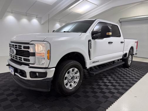 Oxford White 2024 Ford F-250 XLT