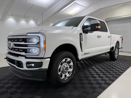 Star White Metallic Tri-Coat 2026 Ford F-350 Lariat