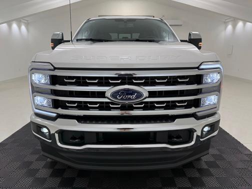 Star White Metallic Tri-Coat 2026 Ford F-350 Lariat