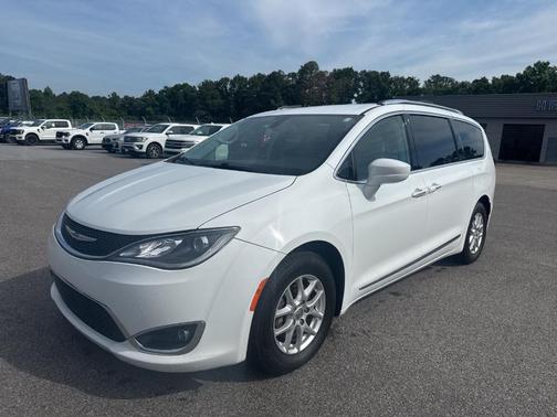 Bright White Clearcoat 2020 Chrysler Pacifica Touring-L
