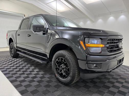 Agate Black Metallic 2026 Ford F-150 XLT