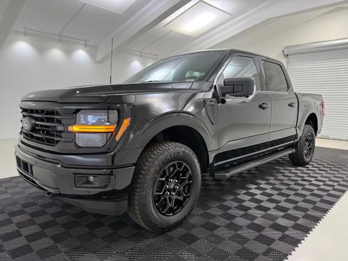 Agate Black Metallic 2026 Ford F-150 XLT
