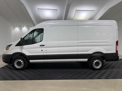 2025 Ford Transit-250 148 WB Medium Roof Cargo