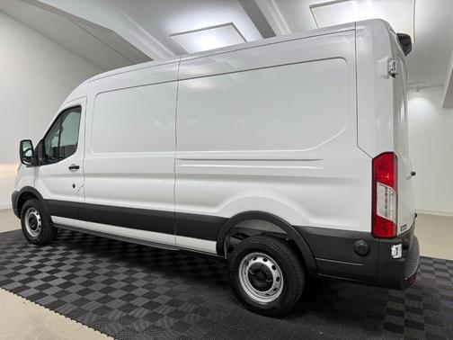 2025 Ford Transit-250 148 WB Medium Roof Cargo