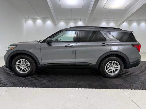 Carbonized Gray Metallic 2026 Ford Explorer Active