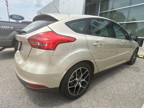 White Gold Metallic 2018 Ford Focus SEL