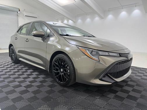 Bronze 2020 Toyota Corolla Hatchback SE