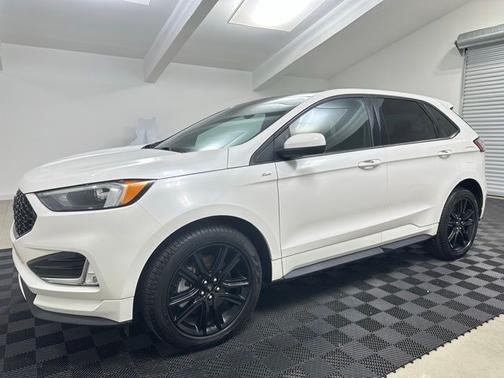 Star White Metallic Tri-Coat 2024 Ford Edge ST Line