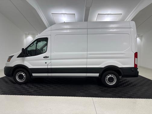 Oxford White 2024 Ford Transit-250 Base