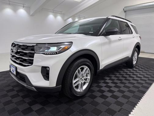 Star White Metallic Tri-Coat 2027 Ford Explorer Active (200A)