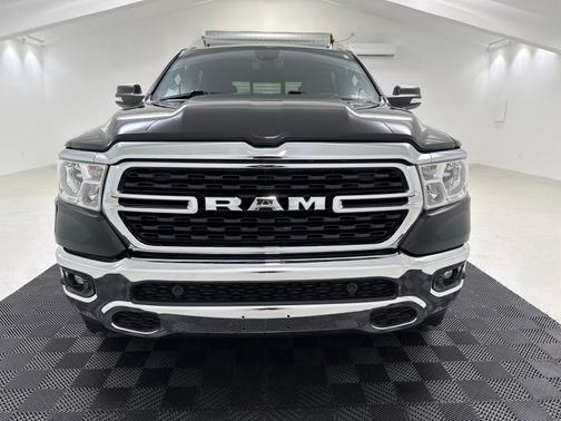 Diamond Black Crystal Pearlcoat 2022 RAM 1500 Big Horn/Lone Star