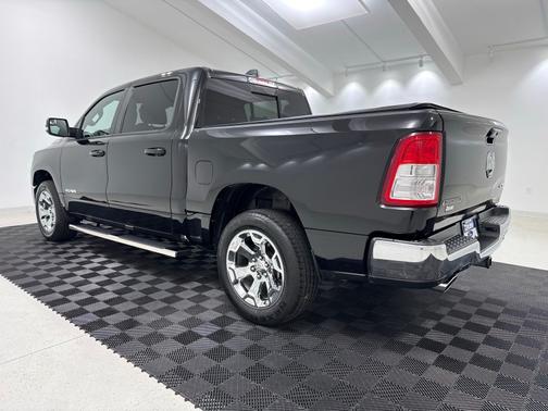 Diamond Black Crystal Pearlcoat 2022 RAM 1500 Big Horn/Lone Star