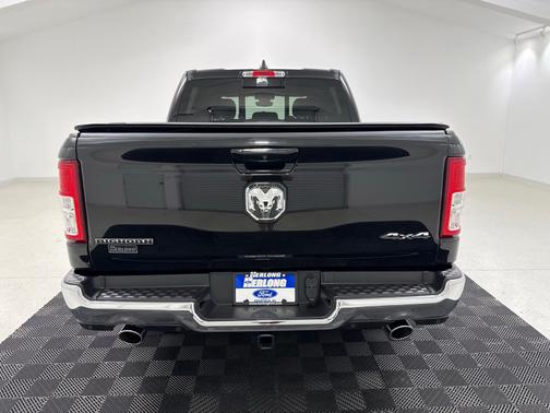 Diamond Black Crystal Pearlcoat 2022 RAM 1500 Big Horn/Lone Star