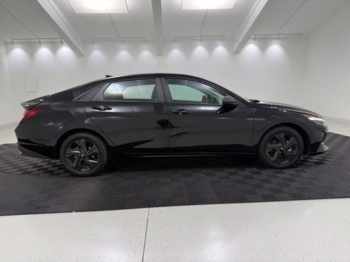Phantom Black 2021 Hyundai ELANTRA SEL