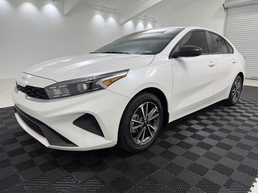 Snow White Pearl 2024 Kia Forte LXS
