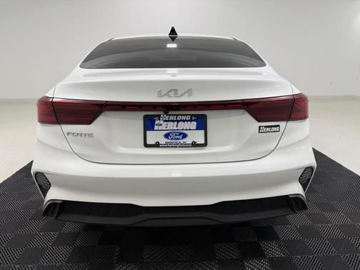 Snow White Pearl 2024 Kia Forte LXS