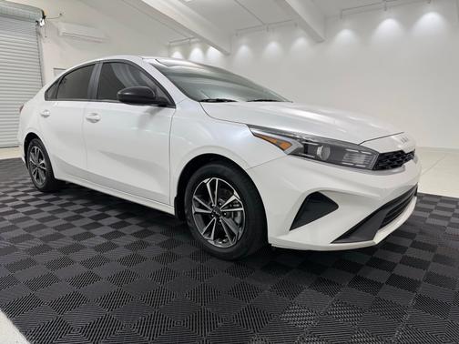 Snow White Pearl 2024 Kia Forte LXS