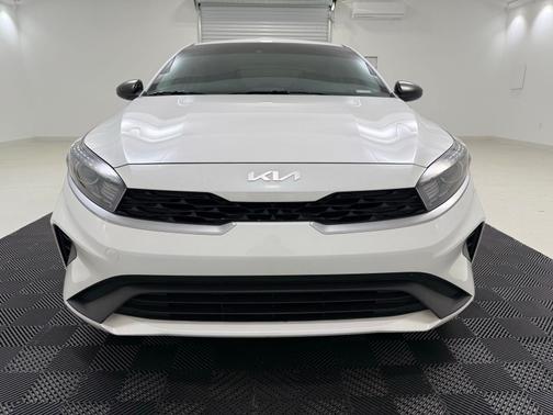 Snow White Pearl 2024 Kia Forte LXS