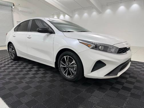 Snow White Pearl 2024 Kia Forte LXS
