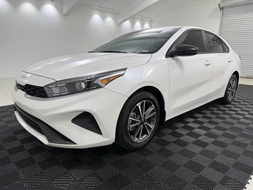 Snow White Pearl 2024 Kia Forte LXS