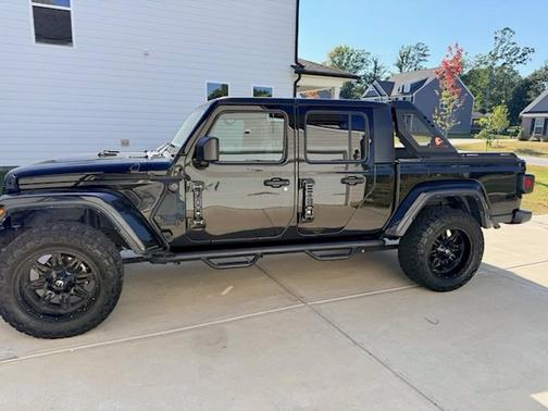 Black Clearcoat 2022 Jeep Gladiator Sport