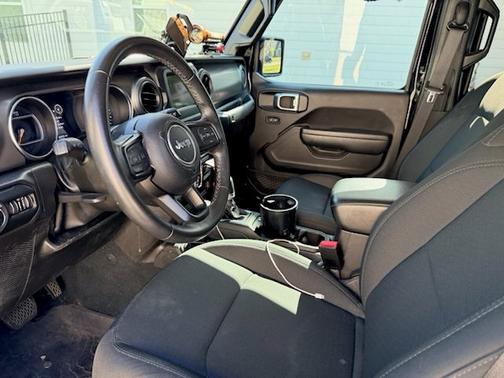 Black Clearcoat 2022 Jeep Gladiator Sport