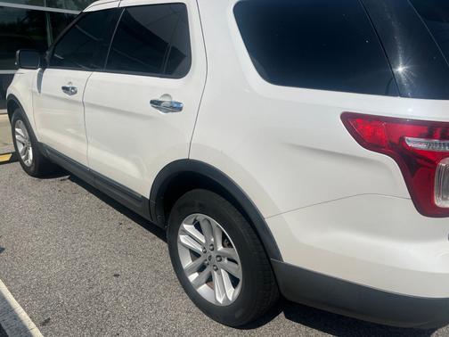 White Platinum Clearcoat Metallic 2012 Ford Explorer XLT