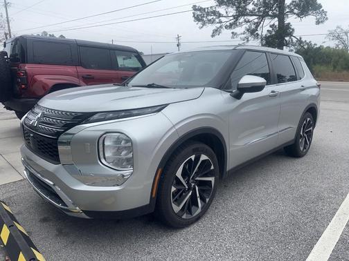 2022 Mitsubishi Outlander ES