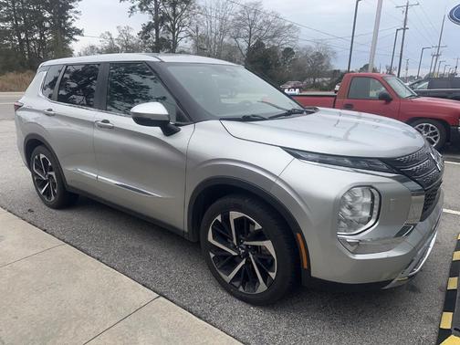 2022 Mitsubishi Outlander ES