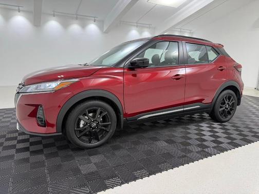 Scarlet Ember 2024 Nissan Kicks SR