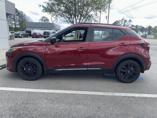 Scarlet Ember 2024 Nissan Kicks SR