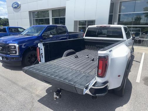 Summit White 2023 GMC Sierra 3500 SLT