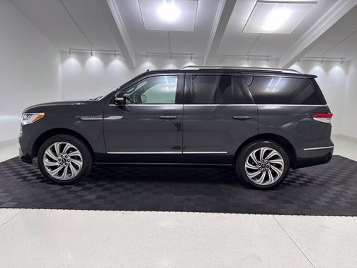 Starlight 2023 Lincoln Navigator Reserve