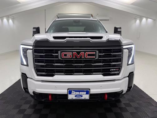 Summit White 2025 GMC Sierra 2500 AT4