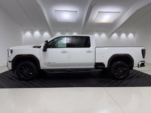 Summit White 2025 GMC Sierra 2500 AT4