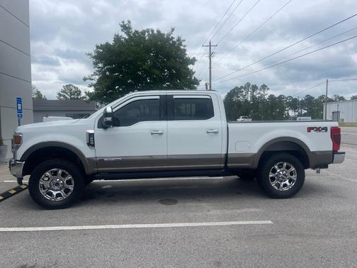 Oxford White 2022 Ford F-250 Lariat