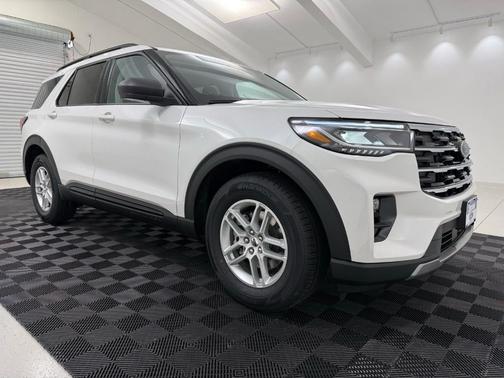 Star White 2026 Ford Explorer Active