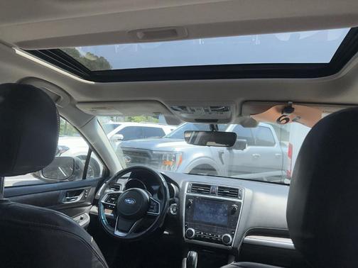 Crystal White Pearl 2018 Subaru Outback 3.6R Limited