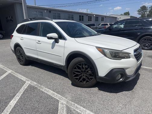 Crystal White Pearl 2018 Subaru Outback 3.6R Limited