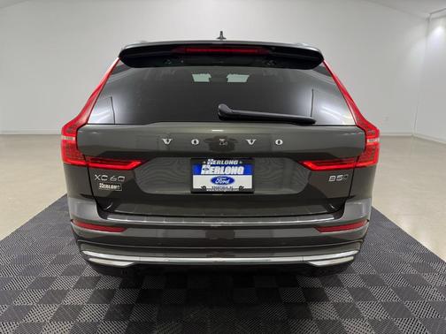 2022 Volvo XC60 B5 Inscription