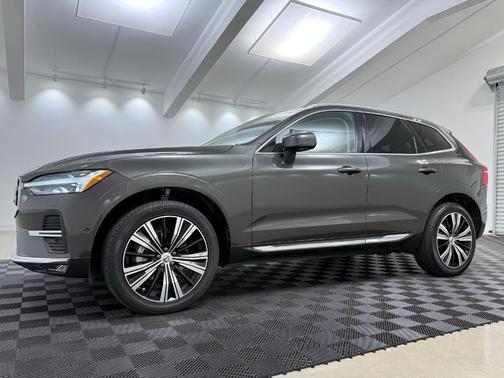 2022 Volvo XC60 B5 Inscription