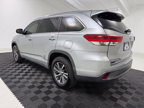 Celestial Silver Metallic 2017 Toyota Highlander XLE