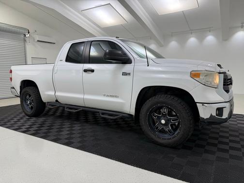 Super White 2015 Toyota Tundra SR5