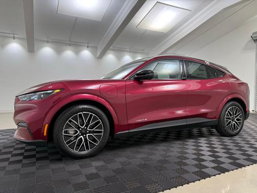 Molten Magenta Metallic Tinted Clearcoat 2025 Ford Mustang Mach-E Premium