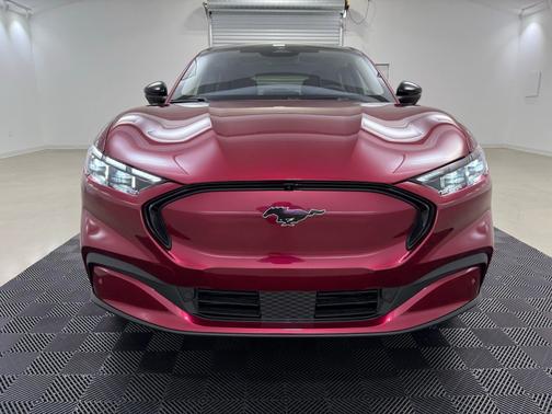 Molten Magenta Metallic Tinted Clearcoat 2025 Ford Mustang Mach-E Premium